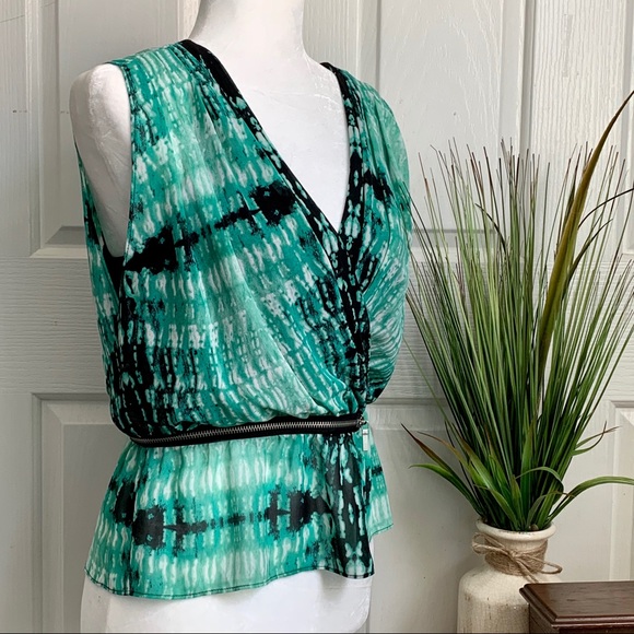 BEBE sleeveless blouse - Picture 2 of 4